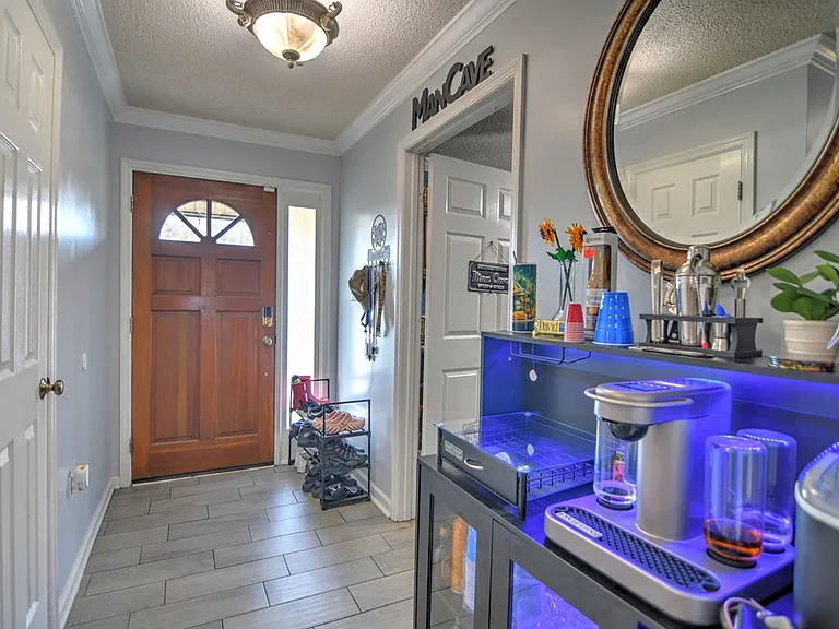 4120 Clay Dr — Photo 7