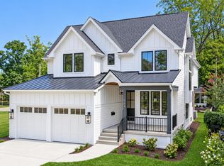 664 N Webster St, Naperville, IL 60563