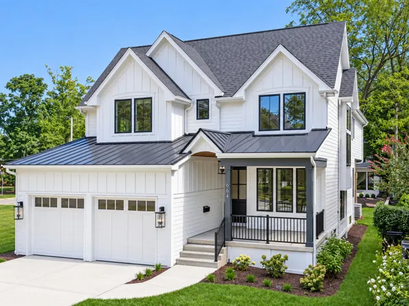 664 N Webster St, Naperville, IL 60563