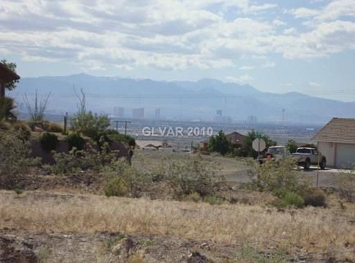 2nd image of 615 N Racetrack Rd
