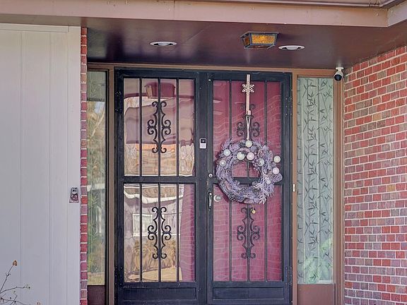 4th image of 7435 Englewood Dr