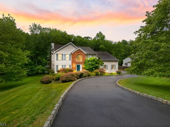 27 Hamilton Rd, Long Hill Twp., NJ 07933