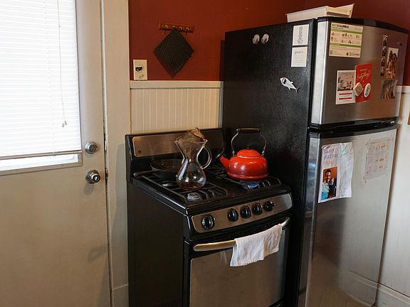 5th image of 526-528 E Sycamore St