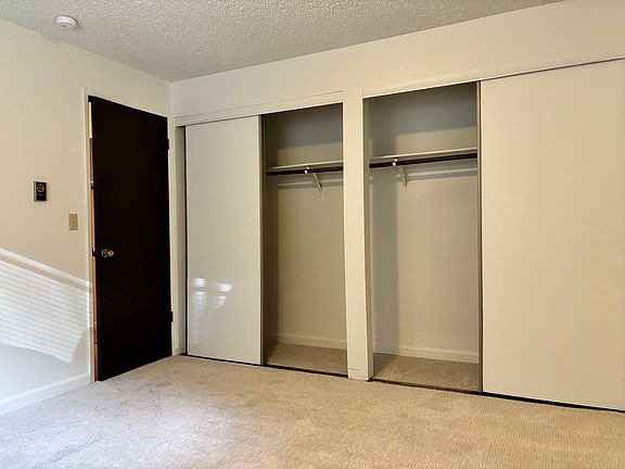 5th image of 11255 Greenwood Ave N APT B1