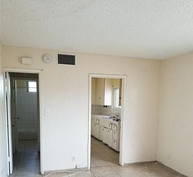 4th image of 339 S Inglewood Ave