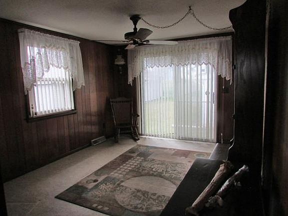 5th image of 604 Dickson St