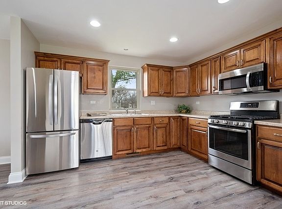 5th image of 23196 W Crestwood Ln