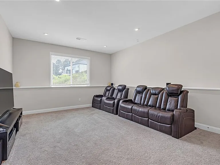 1645 Hillcrest Dr — Photo 26