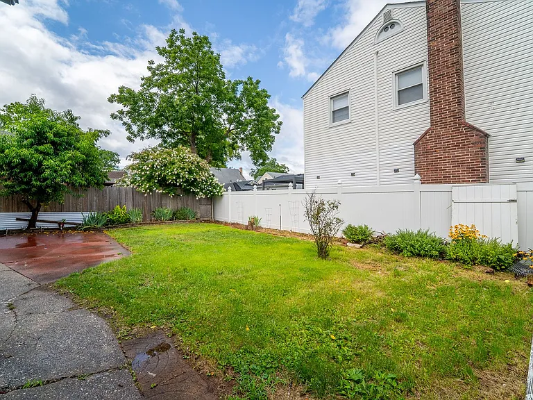 2215 N Wood Ave — Photo 34