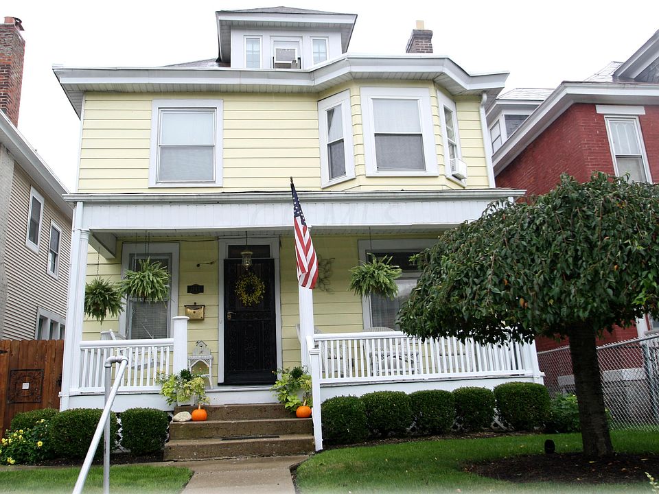 1st image of 1747 E Oak St