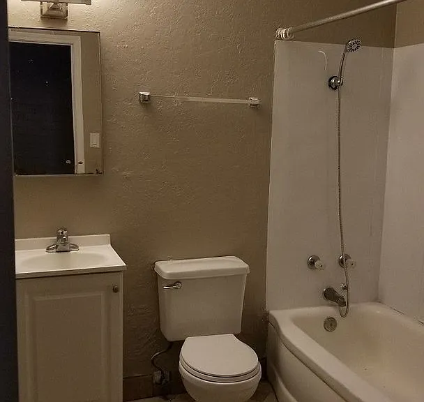 1514 E Adams St — Photo 5