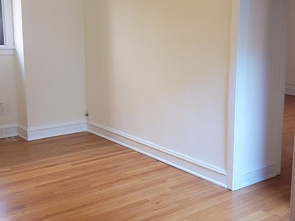 3rd image of 4305 N Winchester Ave #2A