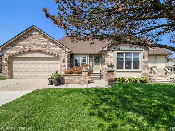 43564 River Bend Dr N, Clinton Township, MI 48038