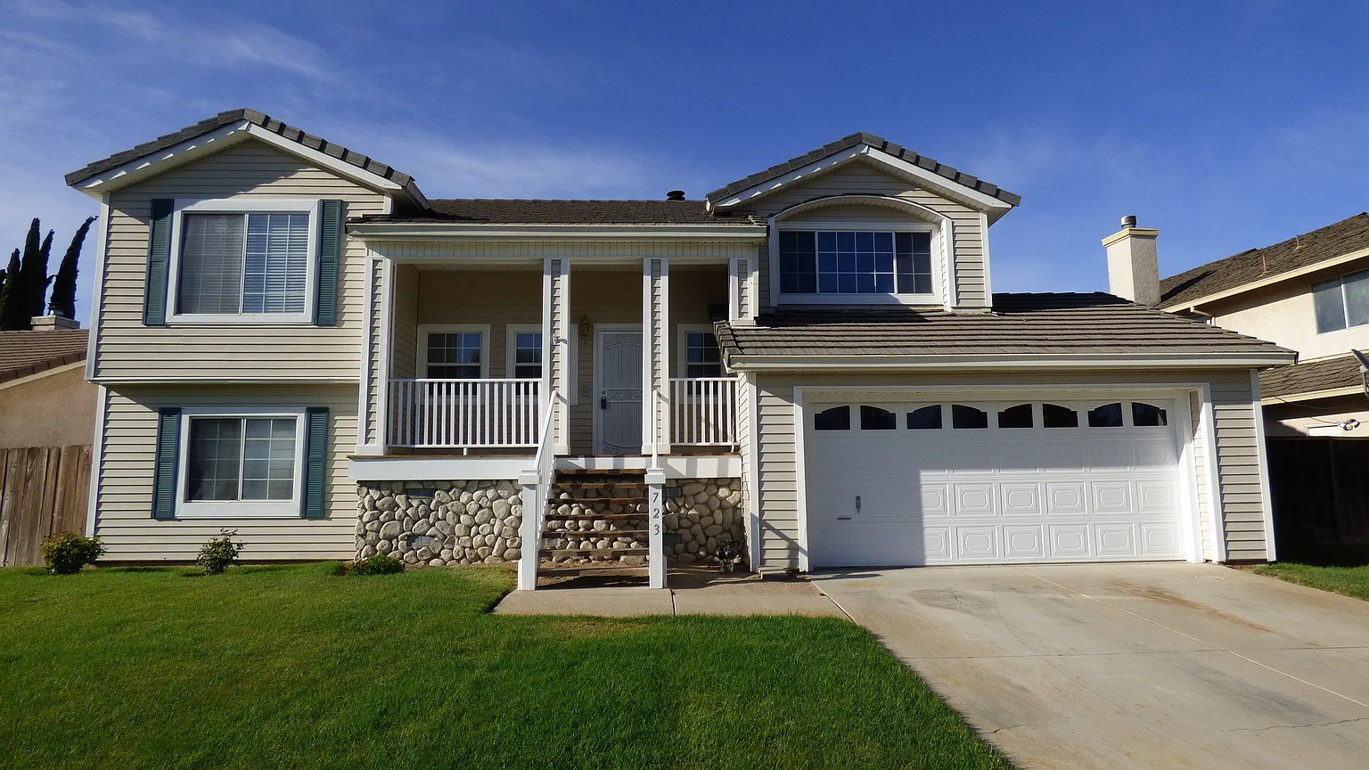 723 Long Barn Dr photo 1