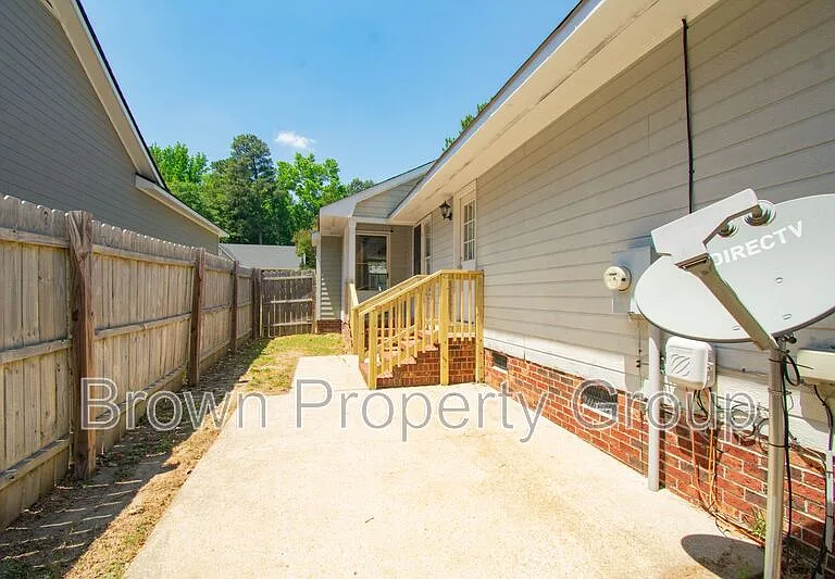 2846 Copenhagen Dr — Photo 18