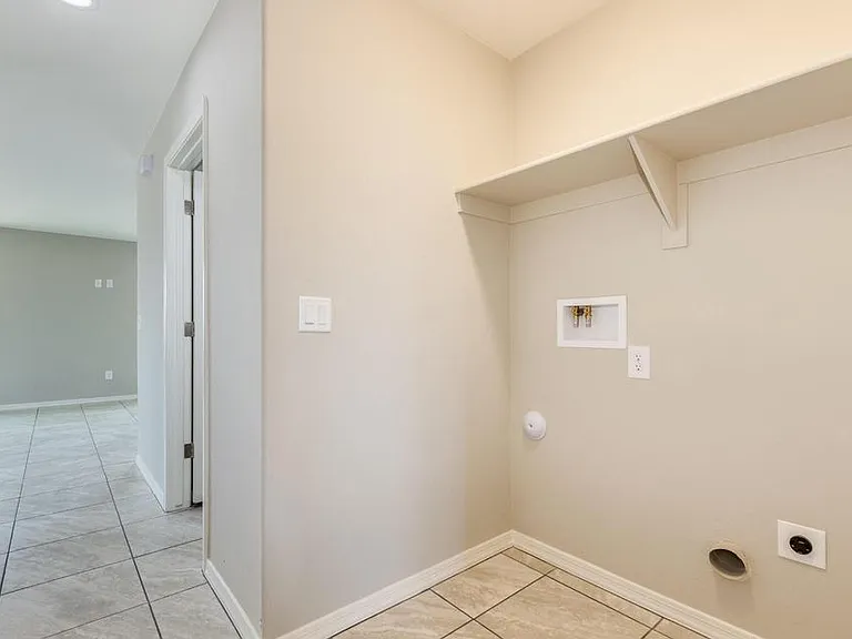 1710 S 8th Ave — Photo 7