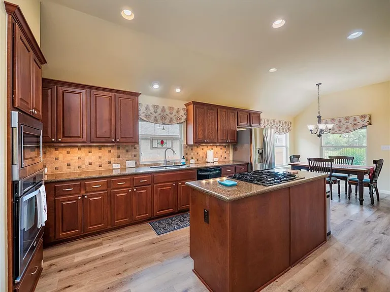 3805 Longhorn Acres St — Photo 6