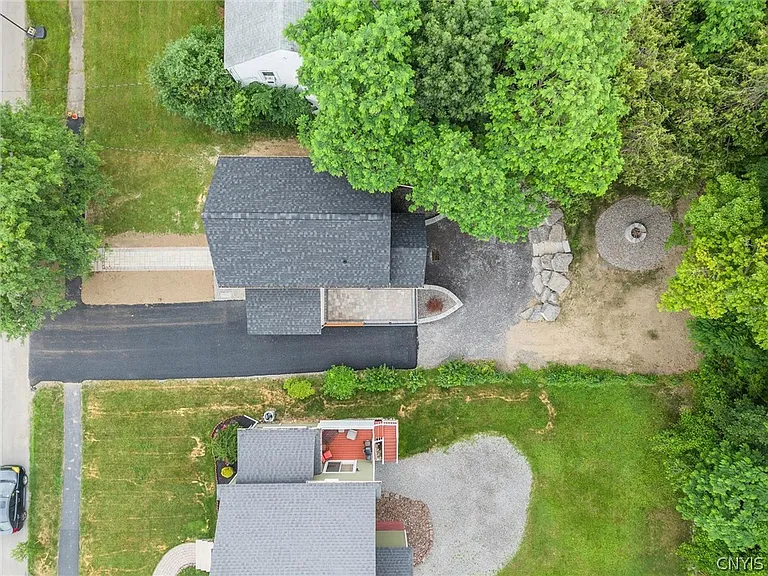 106 Wellington Rd — Photo 42