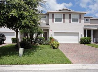 672 NE Bent Paddle Port St, Pt Saint Lucie, FL 34983