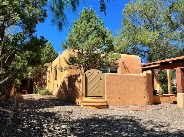200 Callecita Pl #B&c, Santa Fe, NM 87501