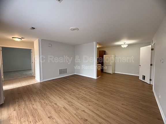 3rd image of 1565 Burton Ct APT B