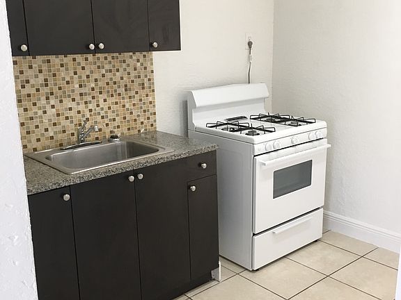 3rd image of 919 Marseille Dr #3