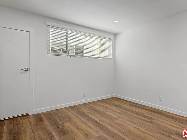 2447 N Beachwood Dr #1 — Photo 10