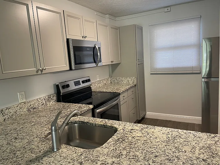 114 Royal Park Dr #2A — Photo 6