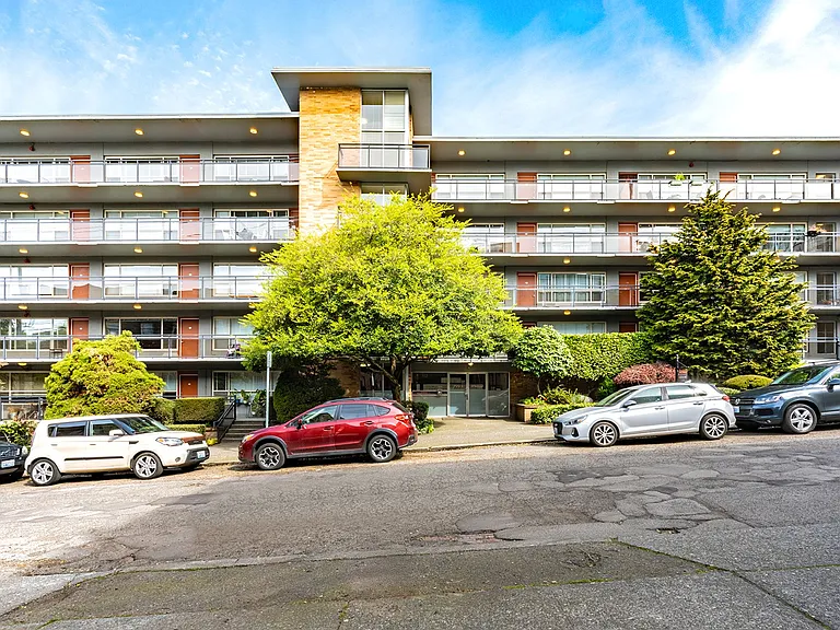 700 E Mercer — Photo 3
