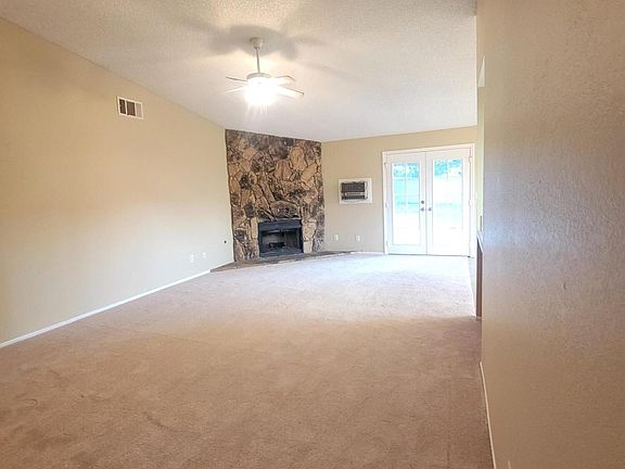 3rd image of 1200 Pasteur Dr