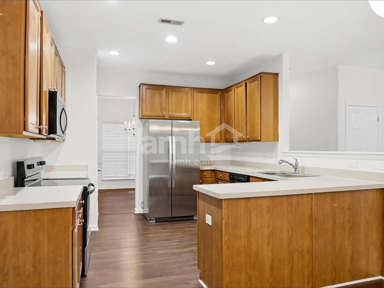 5 bed, 3.0 bath, 2506 sqft, $2,385 — Photo 3
