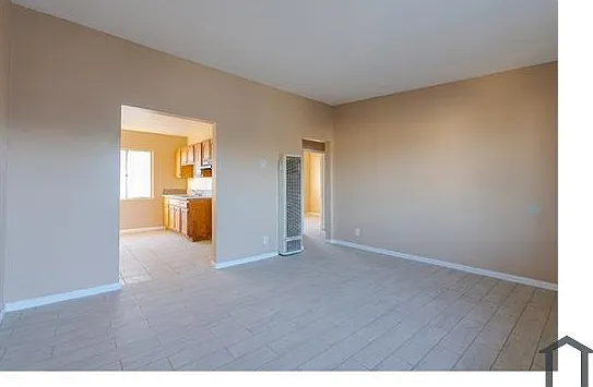 11124 S Normandie Ave #6 — Photo 11