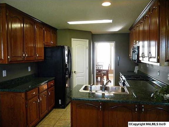 5th image of 212 Darsey Ct