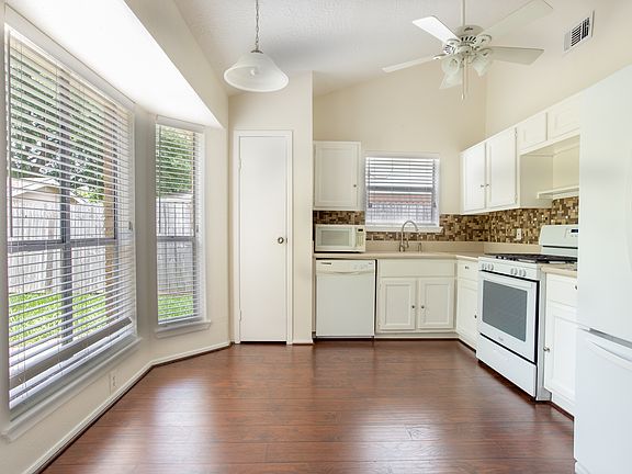 5th image of 2530 Knoxville Dr