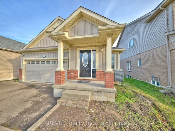 104 Tuliptree Rd, Thorold, ON L2V 0A5
