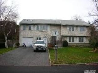 41 Meadow Ave, Medford, NY 11763