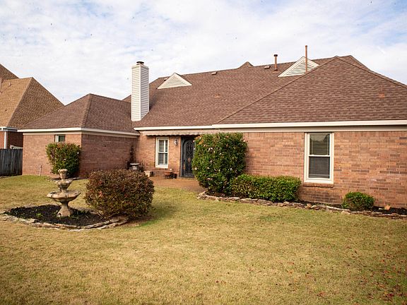 3rd image of 9015 Dewberry Ln