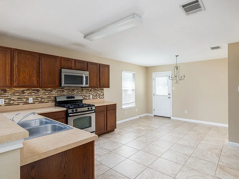 190 Quarter Ave — Photo 11