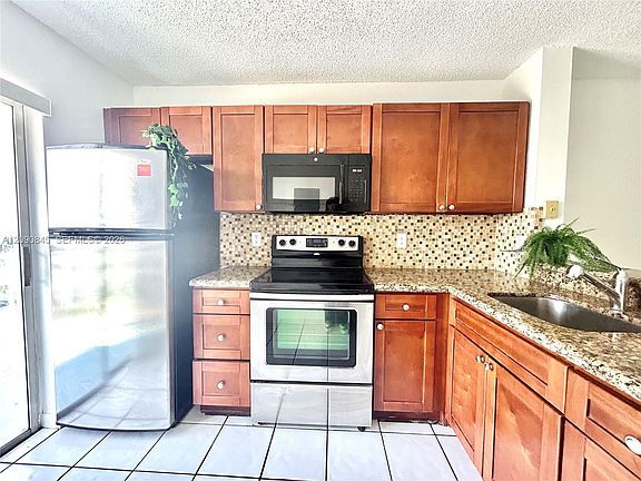 4th image of 2575 SW 27th Ave APT 509