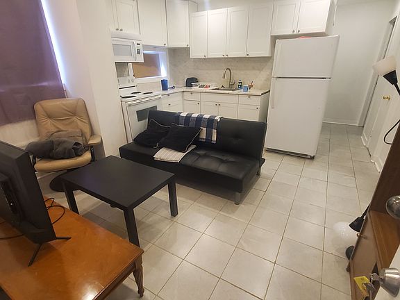 5th image of 234 Wilmington Ave #1