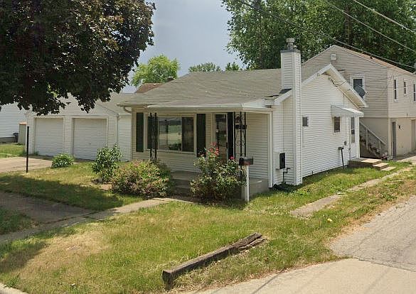 1st image of 948 Superior St