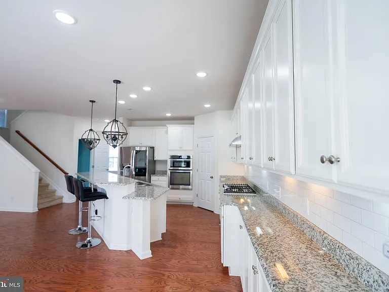 610 Kent Ct — Photo 6