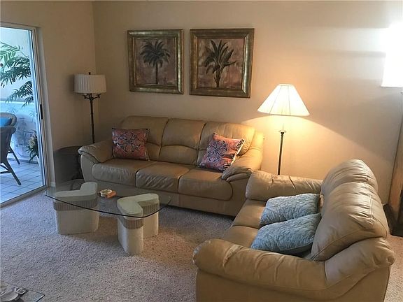 4th image of 432 Grove Isle Cir #432