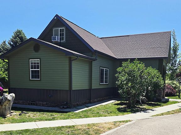 3rd image of 1334 Cascade Rd