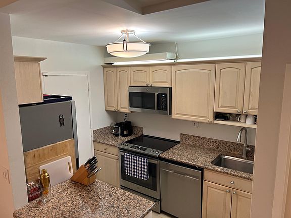 4th image of 2666 Tigertail Ave APT 203