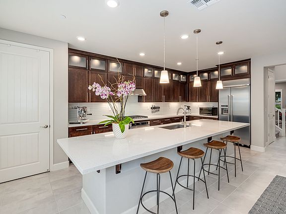 5th image of 1710 Kenwood Pl
