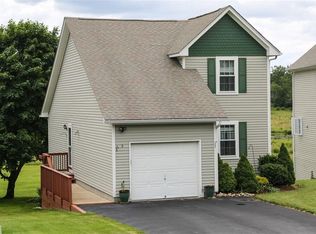 9 Fairway Cir, Hope Valley, RI 02832