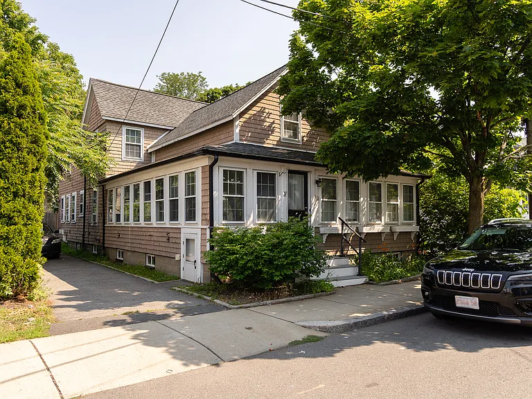 10 Underhill St #2 — Photo 1