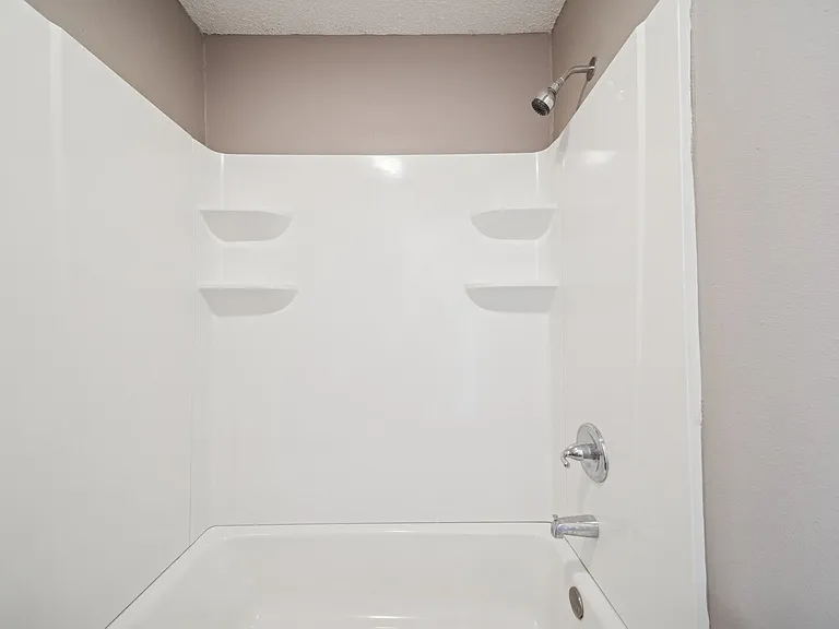 Reeds Landing Apartments — Photo 8