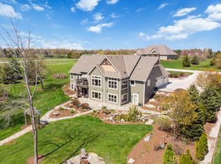 W346N6720 Shoreview Ct, Oconomowoc, WI 53066